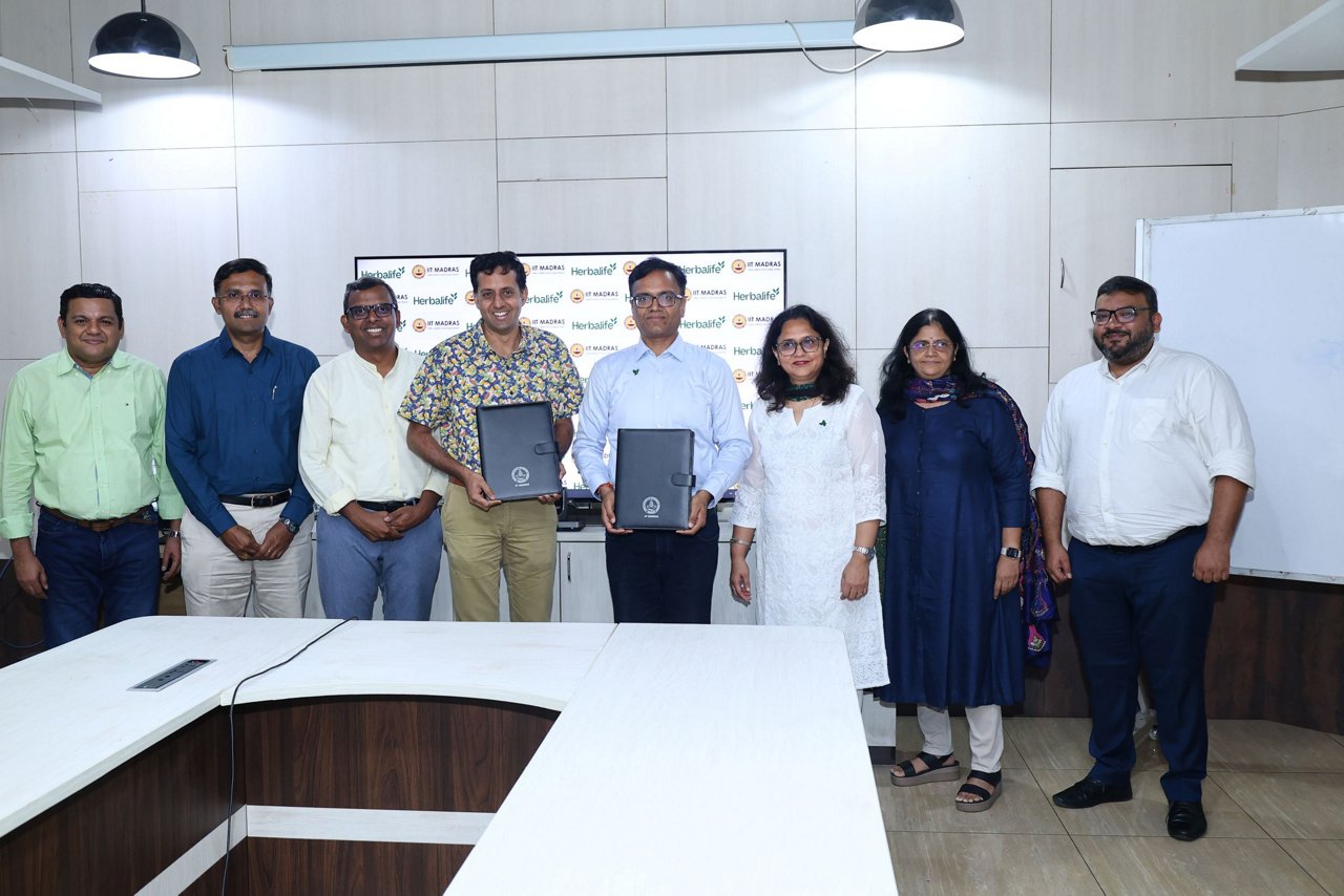 L-R Mr. Kaviraj Nair, Prof Mahalingam, Mr. Uday Prakash, and CSR Team