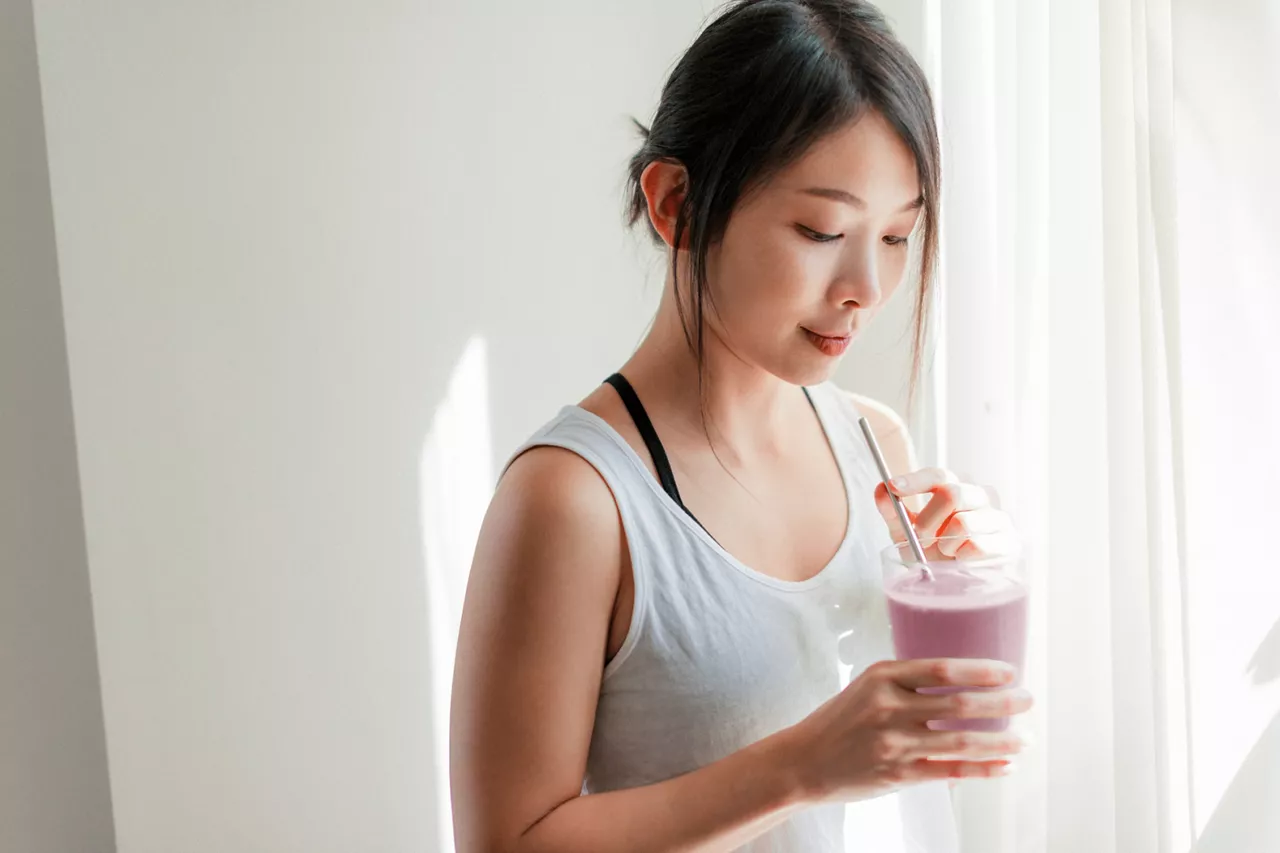 https://www.herbalife.com/dmassets/regional-reusable-assets/apac/images/li-woman-drinking-protein-shake-1246359916.jpg?fmt=webp-alpha